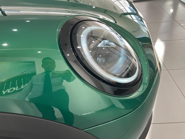 ＭＩＮＩ クーパーＣ　フェイバリット・トリム　弊社デモカー　白革　ＨＤＤナビゲーション　ＬＥＤヘッドライト　バックカメラ　アクティブクルーズコントロール　ＥＴＣ　２年保証　最長４年保証（50枚目）
