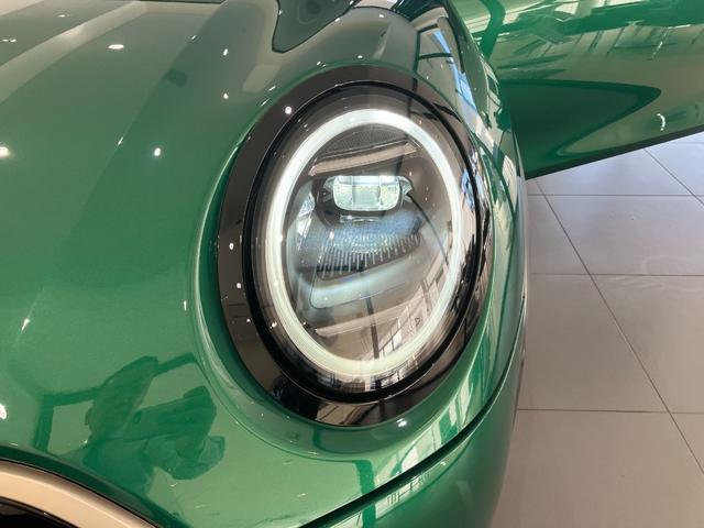 ＭＩＮＩ クーパーＣ　フェイバリット・トリム　弊社デモカー　白革　ＨＤＤナビゲーション　ＬＥＤヘッドライト　バックカメラ　アクティブクルーズコントロール　ＥＴＣ　２年保証　最長４年保証（52枚目）