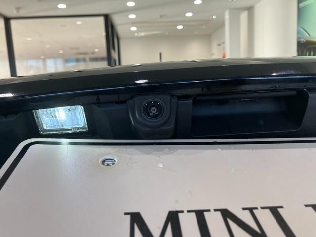 ＭＩＮＩ クーパーＣ　フェイバリット・トリム　弊社デモカー　白革　ＨＤＤナビゲーション　ＬＥＤヘッドライト　バックカメラ　アクティブクルーズコントロール　ＥＴＣ　２年保証　最長４年保証（63枚目）