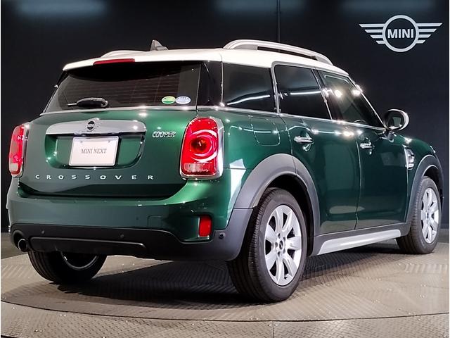 ＭＩＮＩ クーパー　クロスオーバー　ブリティッシュレーシンググリーン　ペッパーＰＫＧ　アダプティブＬＥＤヘッドライト　クロームラインエクステリア　ＨＤＤナビ　リヤビューカメラ　アンビエントライト（8枚目）
