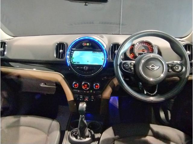 ＭＩＮＩ クーパー　クロスオーバー　ブリティッシュレーシンググリーン　ペッパーＰＫＧ　アダプティブＬＥＤヘッドライト　クロームラインエクステリア　ＨＤＤナビ　リヤビューカメラ　アンビエントライト（14枚目）