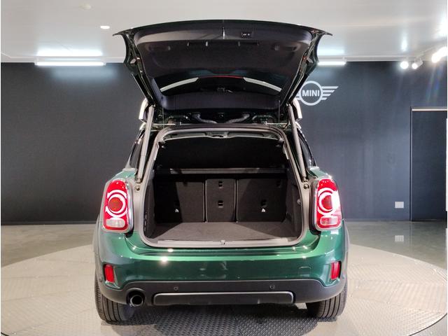ＭＩＮＩ クーパー　クロスオーバー　ブリティッシュレーシンググリーン　ペッパーＰＫＧ　アダプティブＬＥＤヘッドライト　クロームラインエクステリア　ＨＤＤナビ　リヤビューカメラ　アンビエントライト（17枚目）