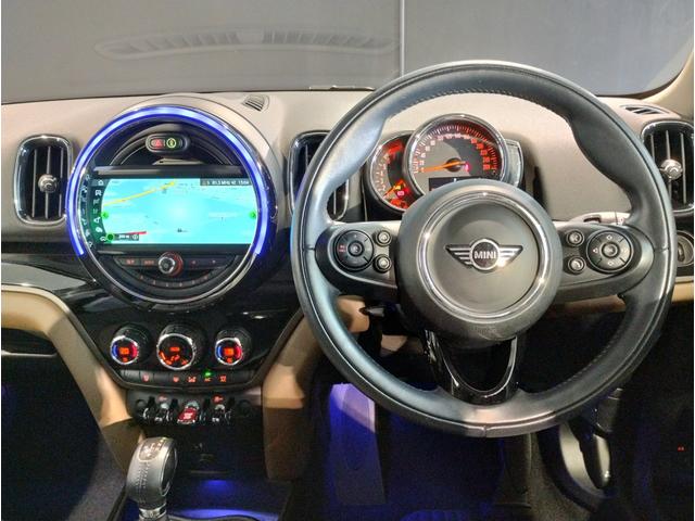 ＭＩＮＩ クーパー　クロスオーバー　ブリティッシュレーシンググリーン　ペッパーＰＫＧ　アダプティブＬＥＤヘッドライト　クロームラインエクステリア　ＨＤＤナビ　リヤビューカメラ　アンビエントライト（31枚目）