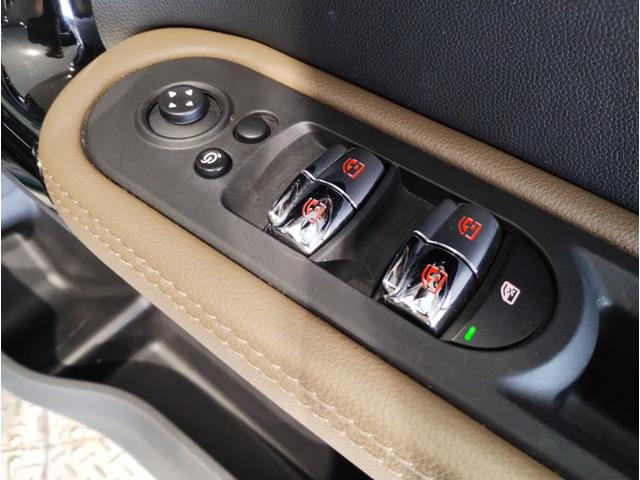 ＭＩＮＩ クーパー　クロスオーバー　ブリティッシュレーシンググリーン　ペッパーＰＫＧ　アダプティブＬＥＤヘッドライト　クロームラインエクステリア　ＨＤＤナビ　リヤビューカメラ　アンビエントライト（56枚目）