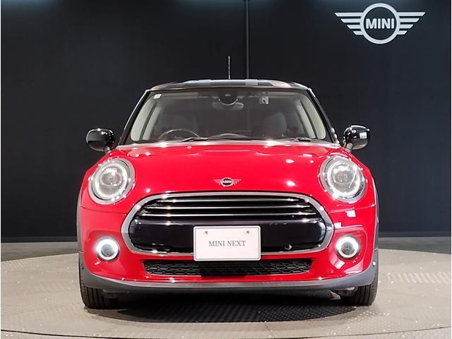 ＭＩＮＩ クーパーＤ　２年保証　ワンオーナー　ペッパーパッケージ　カメラパッケージ　シートヒーター　純正１５インチアルミホイール　クロスシート　前後障害物センサー　衝突被害軽減ブレーキ　バックカメラ　スペアキー（5枚目）
