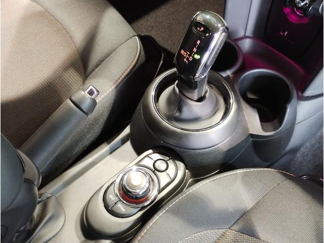 ＭＩＮＩ クーパーＤ　２年保証　ワンオーナー　ペッパーパッケージ　カメラパッケージ　シートヒーター　純正１５インチアルミホイール　クロスシート　前後障害物センサー　衝突被害軽減ブレーキ　バックカメラ　スペアキー（11枚目）