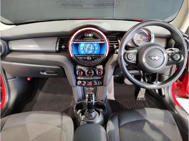 ＭＩＮＩ クーパーＤ　２年保証　ワンオーナー　ペッパーパッケージ　カメラパッケージ　シートヒーター　純正１５インチアルミホイール　クロスシート　前後障害物センサー　衝突被害軽減ブレーキ　バックカメラ　スペアキー（14枚目）