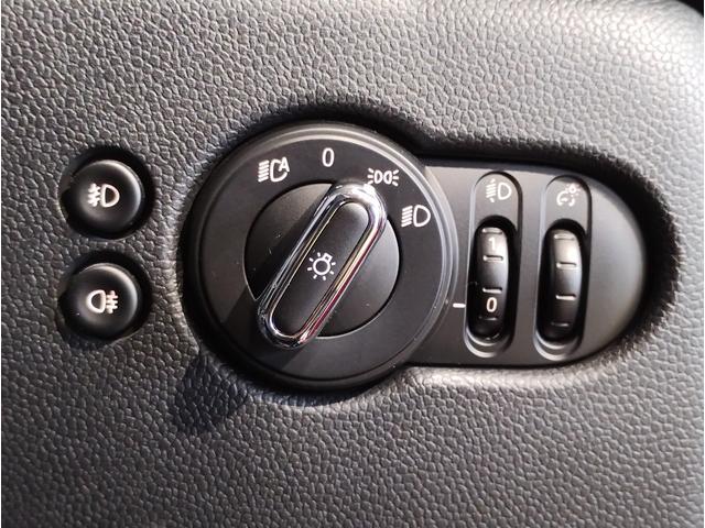 ＭＩＮＩ クーパーＤ　２年保証　ワンオーナー　ペッパーパッケージ　カメラパッケージ　シートヒーター　純正１５インチアルミホイール　クロスシート　前後障害物センサー　衝突被害軽減ブレーキ　バックカメラ　スペアキー（23枚目）