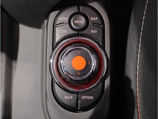 ＭＩＮＩ クーパーＤ　２年保証　ワンオーナー　ペッパーパッケージ　カメラパッケージ　シートヒーター　純正１５インチアルミホイール　クロスシート　前後障害物センサー　衝突被害軽減ブレーキ　バックカメラ　スペアキー（24枚目）