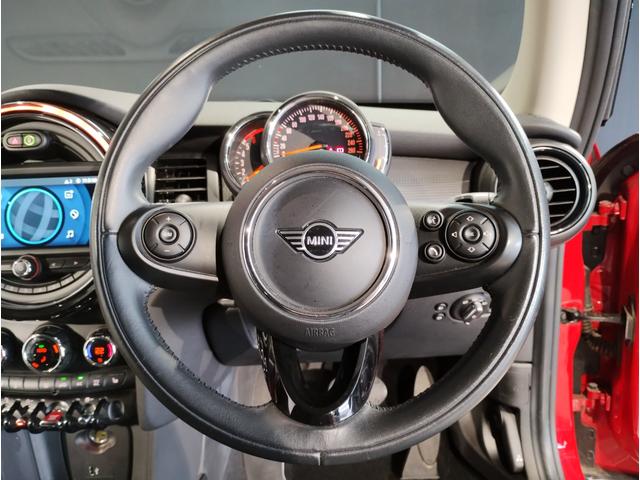 ＭＩＮＩ クーパーＤ　２年保証　ワンオーナー　ペッパーパッケージ　カメラパッケージ　シートヒーター　純正１５インチアルミホイール　クロスシート　前後障害物センサー　衝突被害軽減ブレーキ　バックカメラ　スペアキー（32枚目）
