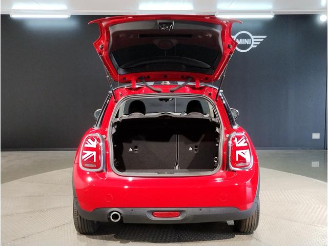 ＭＩＮＩ クーパーＤ　２年保証　ワンオーナー　ペッパーパッケージ　カメラパッケージ　シートヒーター　純正１５インチアルミホイール　クロスシート　前後障害物センサー　衝突被害軽減ブレーキ　バックカメラ　スペアキー（46枚目）