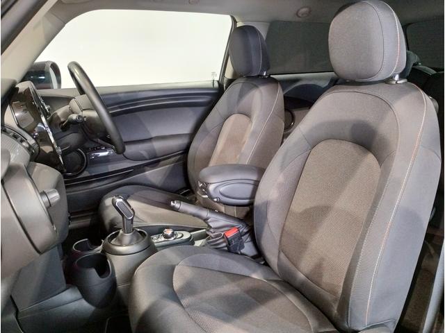 ＭＩＮＩ クーパーＤ　２年保証　ワンオーナー　ペッパーパッケージ　カメラパッケージ　シートヒーター　純正１５インチアルミホイール　クロスシート　前後障害物センサー　衝突被害軽減ブレーキ　バックカメラ　スペアキー（47枚目）