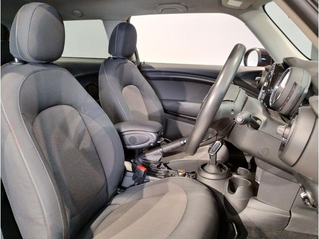 ＭＩＮＩ クーパーＤ　２年保証　ワンオーナー　ペッパーパッケージ　カメラパッケージ　シートヒーター　純正１５インチアルミホイール　クロスシート　前後障害物センサー　衝突被害軽減ブレーキ　バックカメラ　スペアキー（48枚目）