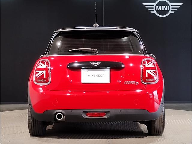 ＭＩＮＩ クーパーＤ　２年保証　ワンオーナー　ペッパーパッケージ　カメラパッケージ　シートヒーター　純正１５インチアルミホイール　クロスシート　前後障害物センサー　衝突被害軽減ブレーキ　バックカメラ　スペアキー（64枚目）