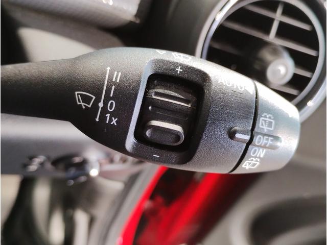 ＭＩＮＩ クーパーＤ　２年保証　ワンオーナー　ペッパーパッケージ　カメラパッケージ　シートヒーター　純正１５インチアルミホイール　クロスシート　前後障害物センサー　衝突被害軽減ブレーキ　バックカメラ　スペアキー（71枚目）