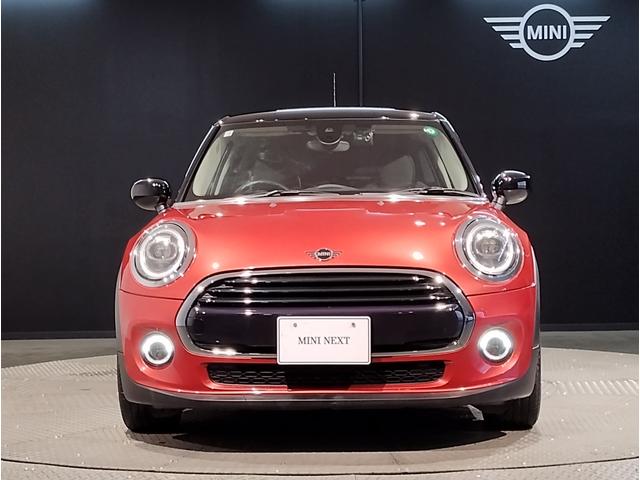 ＭＩＮＩ ローズウッドエディション　全国２００台限定車　ハーフレザーシート　純正１６インチアルミホイール　オートクルーズコントロール　バックカメラ　障害物センサー　衝突軽減ブレーキ／車線逸脱防止　コンフォートアクセス　社外ＥＴＣ（5枚目）