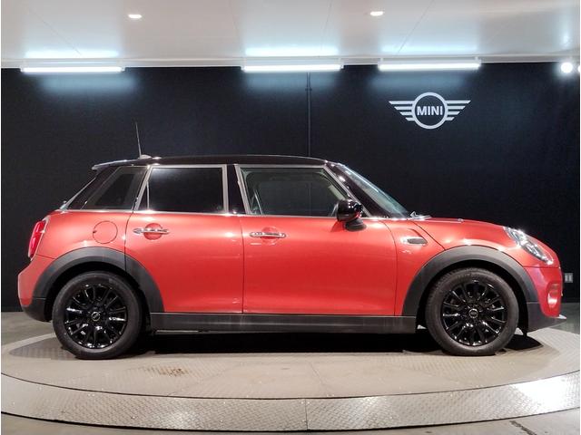 ＭＩＮＩ ローズウッドエディション　全国２００台限定車　ハーフレザーシート　純正１６インチアルミホイール　オートクルーズコントロール　バックカメラ　障害物センサー　衝突軽減ブレーキ／車線逸脱防止　コンフォートアクセス　社外ＥＴＣ（7枚目）