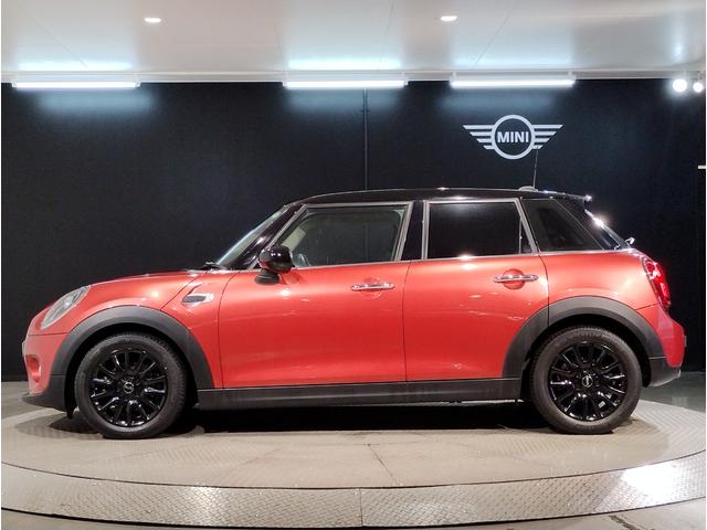 ＭＩＮＩ ローズウッドエディション　全国２００台限定車　ハーフレザーシート　純正１６インチアルミホイール　オートクルーズコントロール　バックカメラ　障害物センサー　衝突軽減ブレーキ／車線逸脱防止　コンフォートアクセス　社外ＥＴＣ（18枚目）
