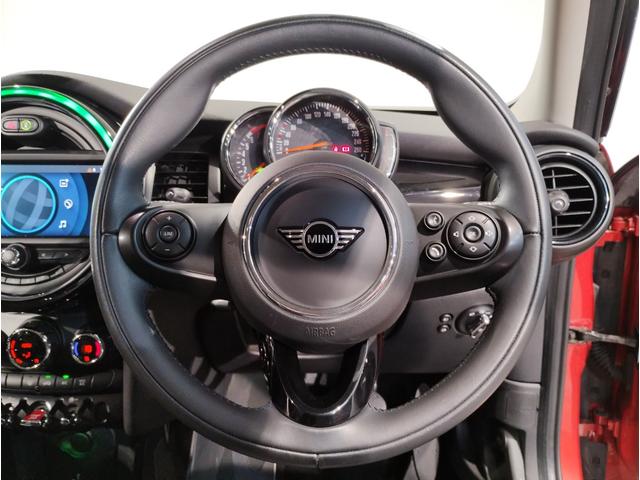 ＭＩＮＩ ローズウッドエディション　全国２００台限定車　ハーフレザーシート　純正１６インチアルミホイール　オートクルーズコントロール　バックカメラ　障害物センサー　衝突軽減ブレーキ／車線逸脱防止　コンフォートアクセス　社外ＥＴＣ（33枚目）