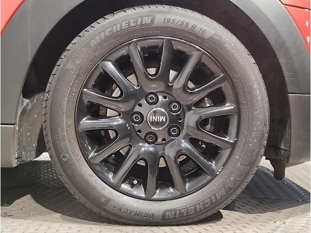 ＭＩＮＩ ローズウッドエディション　全国２００台限定車　ハーフレザーシート　純正１６インチアルミホイール　オートクルーズコントロール　バックカメラ　障害物センサー　衝突軽減ブレーキ／車線逸脱防止　コンフォートアクセス　社外ＥＴＣ（42枚目）