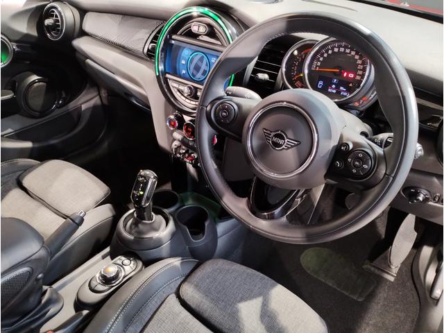 ＭＩＮＩ ローズウッドエディション　全国２００台限定車　ハーフレザーシート　純正１６インチアルミホイール　オートクルーズコントロール　バックカメラ　障害物センサー　衝突軽減ブレーキ／車線逸脱防止　コンフォートアクセス　社外ＥＴＣ（48枚目）