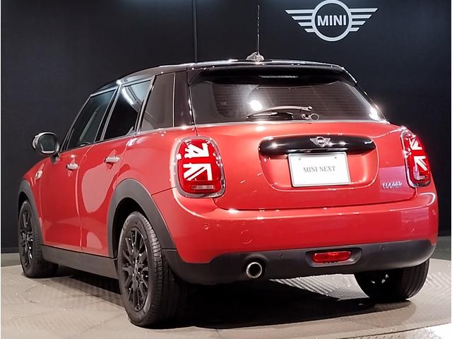 ＭＩＮＩ ローズウッドエディション　全国２００台限定車　ハーフレザーシート　純正１６インチアルミホイール　オートクルーズコントロール　バックカメラ　障害物センサー　衝突軽減ブレーキ／車線逸脱防止　コンフォートアクセス　社外ＥＴＣ（63枚目）