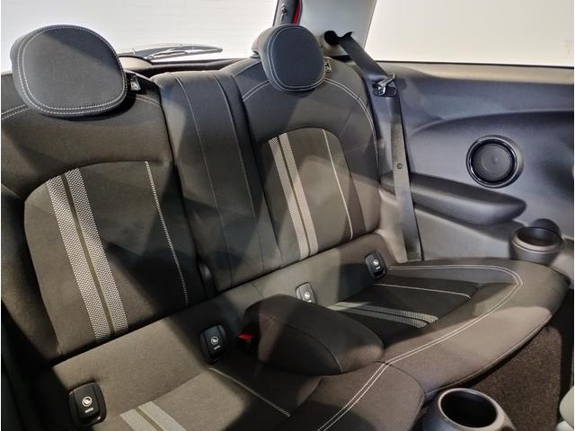 ＭＩＮＩ クーパーＳＤ　アクティブクルーズコントロール　純正１７インチアルミホイール　クロスシート　ペッパーパッケージ　カメラパッケージ　前後障害物センサー　ＬＥＤヘッドライト　ブラックルーフ　バックカメラ　衝突被害軽減Ｂ（13枚目）