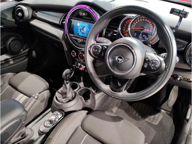 ＭＩＮＩ クーパーＳＤ　アクティブクルーズコントロール　純正１７インチアルミホイール　クロスシート　ペッパーパッケージ　カメラパッケージ　前後障害物センサー　ＬＥＤヘッドライト　ブラックルーフ　バックカメラ　衝突被害軽減Ｂ（15枚目）