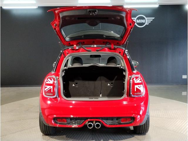 ＭＩＮＩ クーパーＳＤ　アクティブクルーズコントロール　純正１７インチアルミホイール　クロスシート　ペッパーパッケージ　カメラパッケージ　前後障害物センサー　ＬＥＤヘッドライト　ブラックルーフ　バックカメラ　衝突被害軽減Ｂ（44枚目）