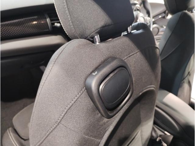 ＭＩＮＩ クーパーＳＤ　アクティブクルーズコントロール　純正１７インチアルミホイール　クロスシート　ペッパーパッケージ　カメラパッケージ　前後障害物センサー　ＬＥＤヘッドライト　ブラックルーフ　バックカメラ　衝突被害軽減Ｂ（51枚目）