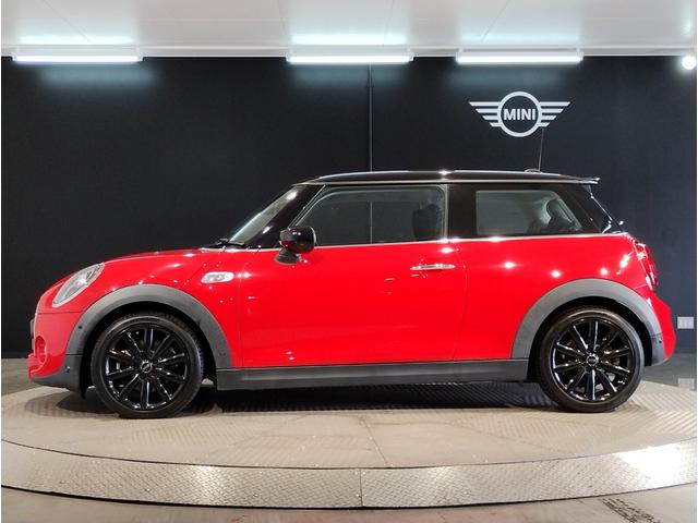 ＭＩＮＩ クーパーＳＤ　アクティブクルーズコントロール　純正１７インチアルミホイール　クロスシート　ペッパーパッケージ　カメラパッケージ　前後障害物センサー　ＬＥＤヘッドライト　ブラックルーフ　バックカメラ　衝突被害軽減Ｂ（55枚目）