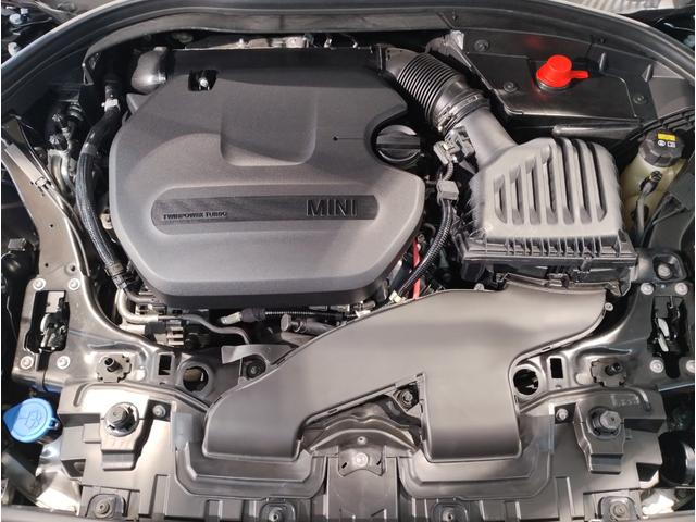 MINI クラブマン・サヴィル・ロウ・エディション 特別仕様車 レザレットシート アクティブクルーズコントロール シートヒーター バックカメラ 衝突被害軽減ブレーキ 18インチアルミホイール 専用ルーフ・ステッカー・サイドスカットル・スカッフプレート(16枚目)