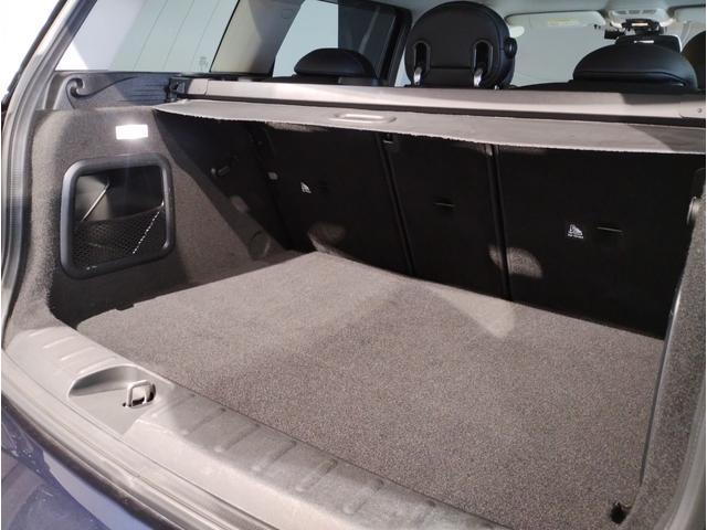 MINI クラブマン・サヴィル・ロウ・エディション 特別仕様車 レザレットシート アクティブクルーズコントロール シートヒーター バックカメラ 衝突被害軽減ブレーキ 18インチアルミホイール 専用ルーフ・ステッカー・サイドスカットル・スカッフプレート(17枚目)