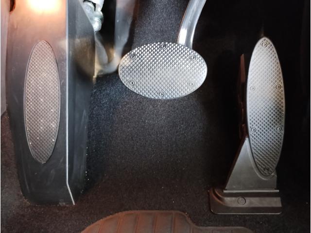 MINI クラブマン・サヴィル・ロウ・エディション 特別仕様車 レザレットシート アクティブクルーズコントロール シートヒーター バックカメラ 衝突被害軽減ブレーキ 18インチアルミホイール 専用ルーフ・ステッカー・サイドスカットル・スカッフプレート(20枚目)