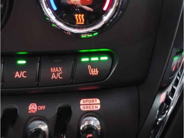 MINI クラブマン・サヴィル・ロウ・エディション 特別仕様車 レザレットシート アクティブクルーズコントロール シートヒーター バックカメラ 衝突被害軽減ブレーキ 18インチアルミホイール 専用ルーフ・ステッカー・サイドスカットル・スカッフプレート(24枚目)