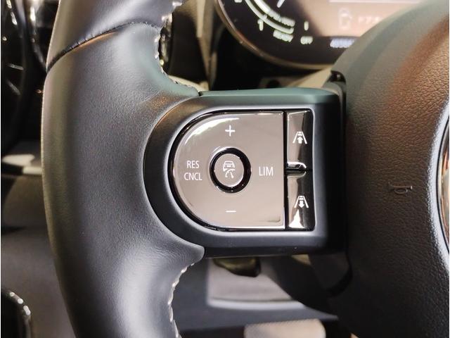 MINI クラブマン・サヴィル・ロウ・エディション 特別仕様車 レザレットシート アクティブクルーズコントロール シートヒーター バックカメラ 衝突被害軽減ブレーキ 18インチアルミホイール 専用ルーフ・ステッカー・サイドスカットル・スカッフプレート(28枚目)