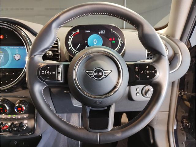 MINI クラブマン・サヴィル・ロウ・エディション 特別仕様車 レザレットシート アクティブクルーズコントロール シートヒーター バックカメラ 衝突被害軽減ブレーキ 18インチアルミホイール 専用ルーフ・ステッカー・サイドスカットル・スカッフプレート(32枚目)