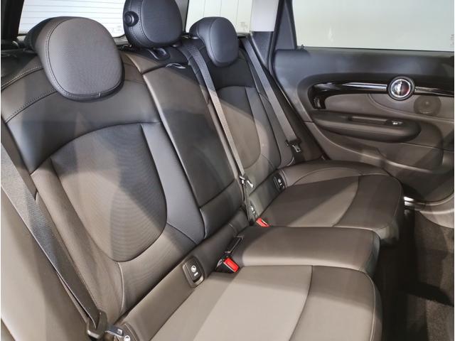 MINI クラブマン・サヴィル・ロウ・エディション 特別仕様車 レザレットシート アクティブクルーズコントロール シートヒーター バックカメラ 衝突被害軽減ブレーキ 18インチアルミホイール 専用ルーフ・ステッカー・サイドスカットル・スカッフプレート(51枚目)