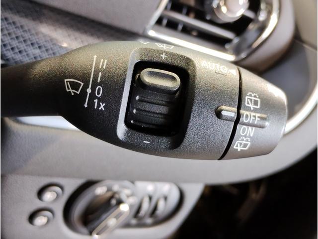 MINI クラブマン・サヴィル・ロウ・エディション 特別仕様車 レザレットシート アクティブクルーズコントロール シートヒーター バックカメラ 衝突被害軽減ブレーキ 18インチアルミホイール 専用ルーフ・ステッカー・サイドスカットル・スカッフプレート(73枚目)