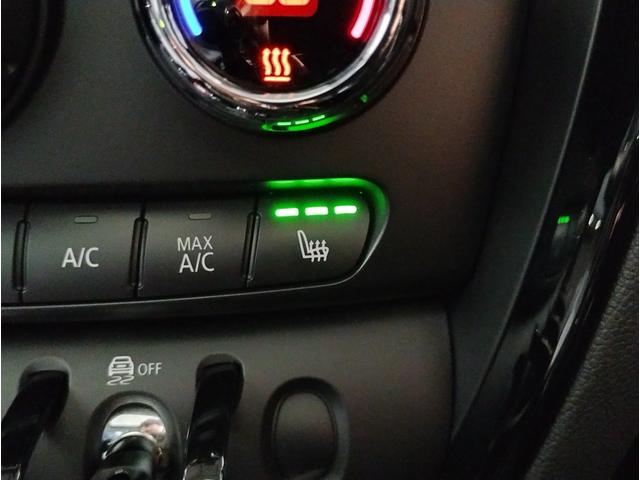 ＭＩＮＩ クーパーＳ　クラブマン　ＡＣＣ　ガラスサンルーフ　レザーシート　シートヒーター　電動シート　ドライビングアシスト　ペッパーＰＫＧ　ＬＥＤライト　Ｂｌｕｅｔｏｏｔｈ　ＥＴＣ　ＨＤＤナビ　バックカメラ（25枚目）