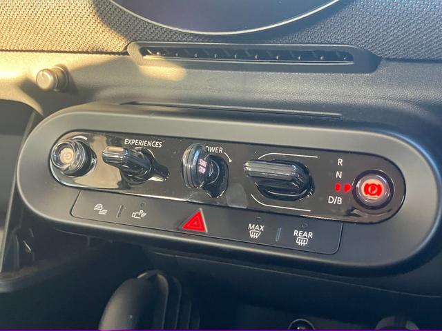 ミニ独特のゴーカートフィーリングと呼ばれる軽快なハンドリングはＡＴ車、ＭＴ車のどちらでも楽しめます。