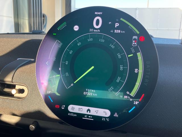 ＭＩＮＩのインテリアは初代から一貫してクラシックＭＩＮＩのインテリアをモチーフにしております。