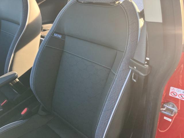 ＭＩＮＩは様々なオリジナルを作ることのできるお車です。専用のシートカバーも作成可能で御座いますので、ご希望の仕様など御座いましたらご相談くださいませ。きっとご希望のシートカバーの作成が可能です。