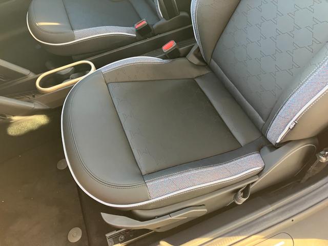 内装にコーティング施工も可能です。レザーはもちろんパブリックでも大丈夫です！繊維一本一本にコーティング溶剤が染み込み、シートを傷や汚れから保護します。詳しくはセールスコンサルタントへお申し付けください