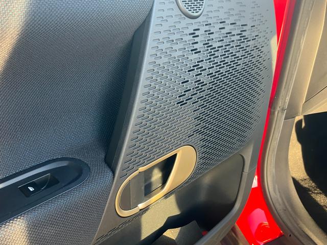 ＭＩＮＩの分厚いドアは、もしもの時にも搭乗者を守ってくれます。