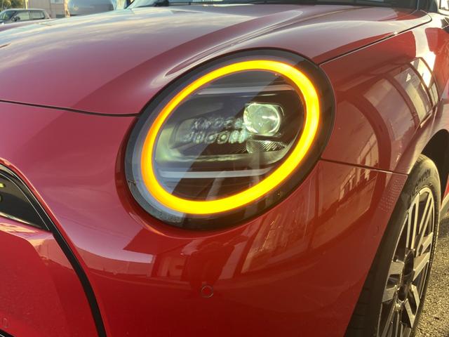 モデルが変わっても一目でＭＩＮＩと分かるアイコンはそのままに、その時代に合わせた最新の技術、安全装備を搭載させております。