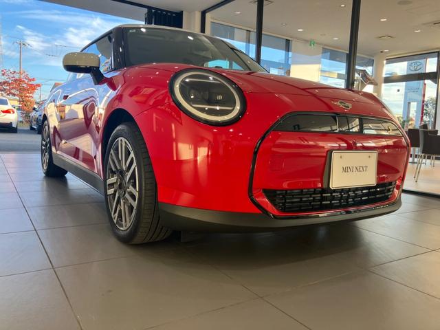 ＢＭＷ認定中古車は１００項目の箇所を徹底的にチェック致します。機械的な箇所や電気系、コンピューターなどを詳細に点検。交換基準に達した部品は整備した後にご納車致します。