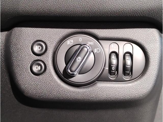 MINI クーパーD クラブマン アクティブクルーズコントロール 衝突軽減ブレーキ/車線逸脱防止 純正17インチアルミホイール LEDヘッドライト ドライビングモード バックカメラ 前後障害物センサー コンフォートアクセス ETC(27枚目)
