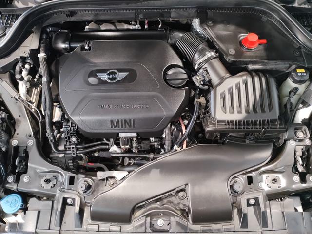 大きいトルクによって、アクセルをそれほど踏み込まなくても、グングン進みます。アクセルをそれほど回さなくてもスーっと気持ち良く走行してくれますので、余裕がうまれ、長距離ドライブでも疲れにくいです。