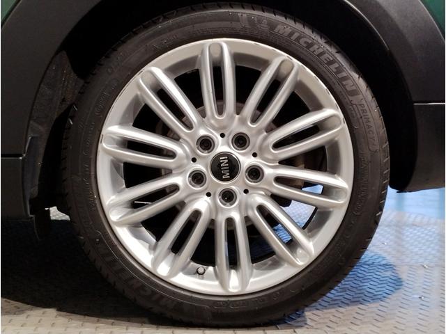 コーナーでステアリングを切っても、ボディがよじれる動きをしない為、非常にクイックにクルマが向きを変えてくれます。